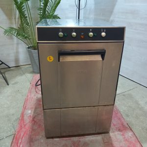 Стаканомоечная машина SMEG UG402DM б/у